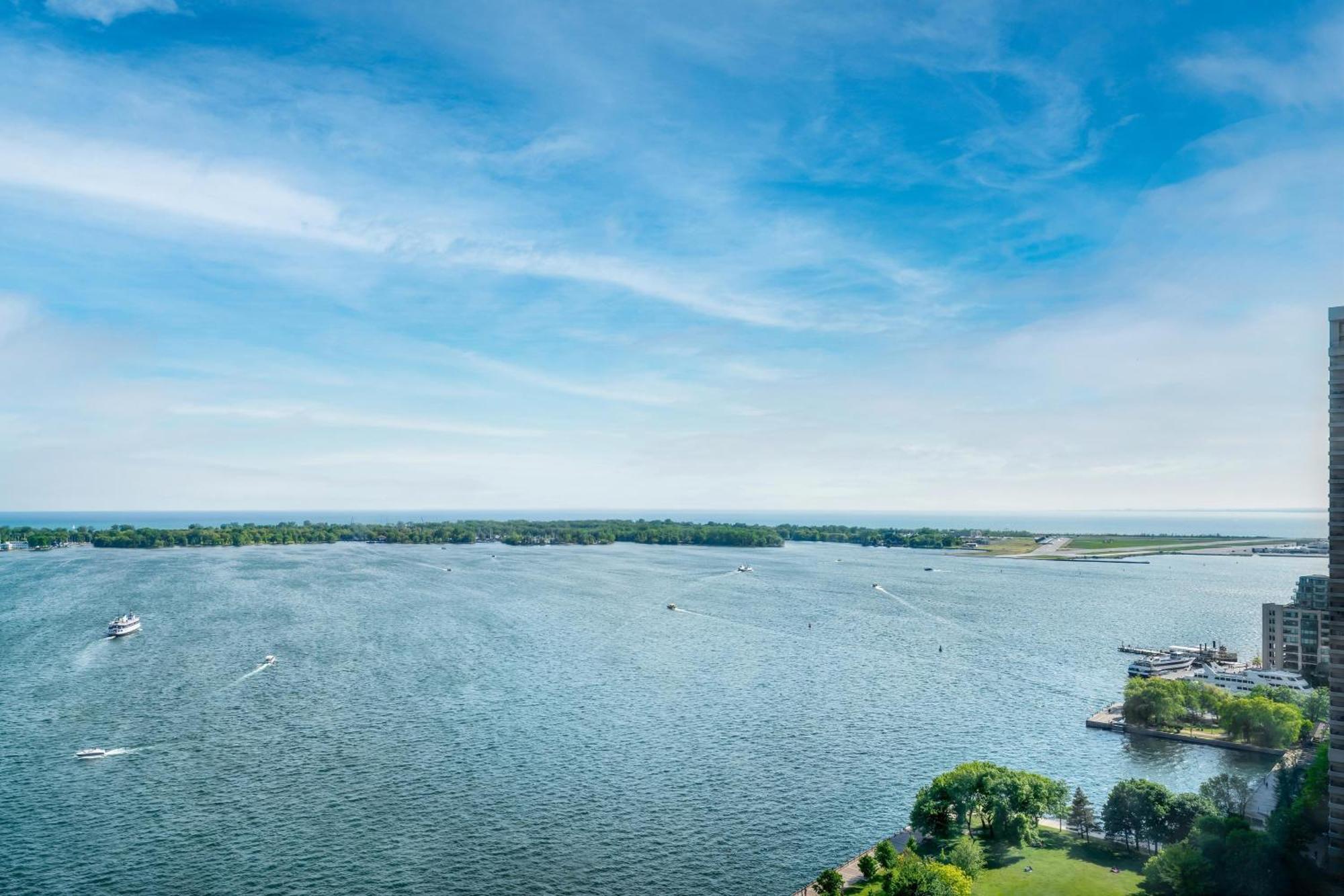 Suite Monolocale Angolare con 1 Letto King-Size e Vista Lago